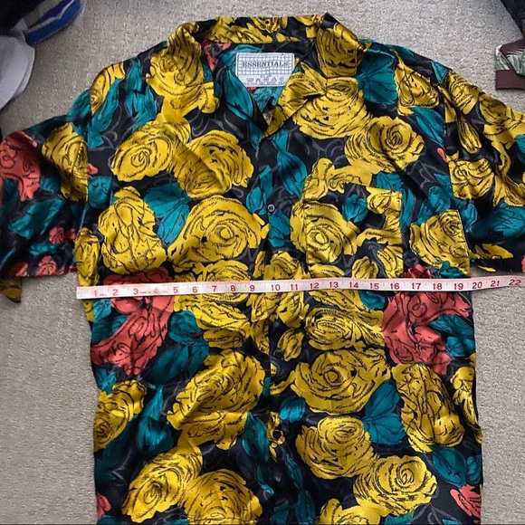 Essentials By DSI Floral Button Up Shirt Medium - Picture 4 of 5